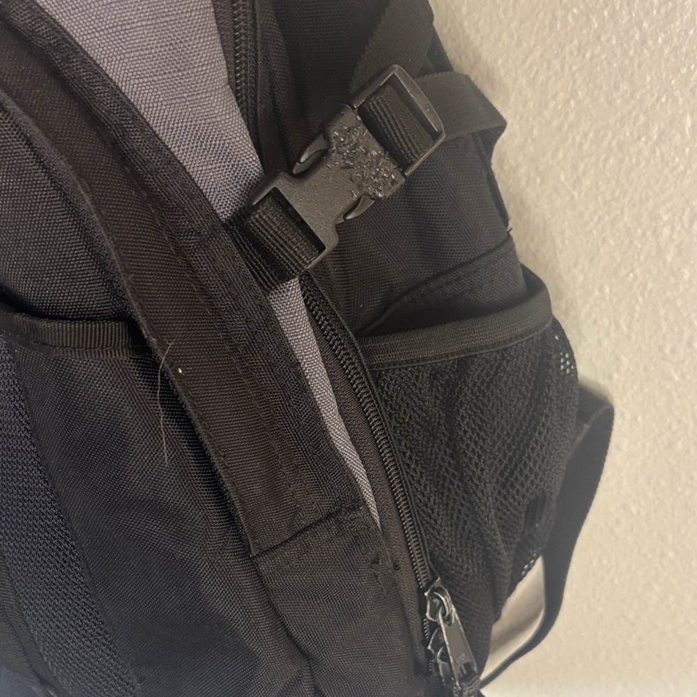 Eddie Bauer Vintage 2004 Black and Dark Gray Backpack -GB1sku - Picture 4 of 10